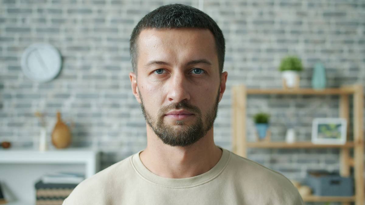 Side-by-side comparison: left shows beard with flyaways using only oil; right shows same beard sculpted with shaping beard balm showing defined cheek line and controlled mustache